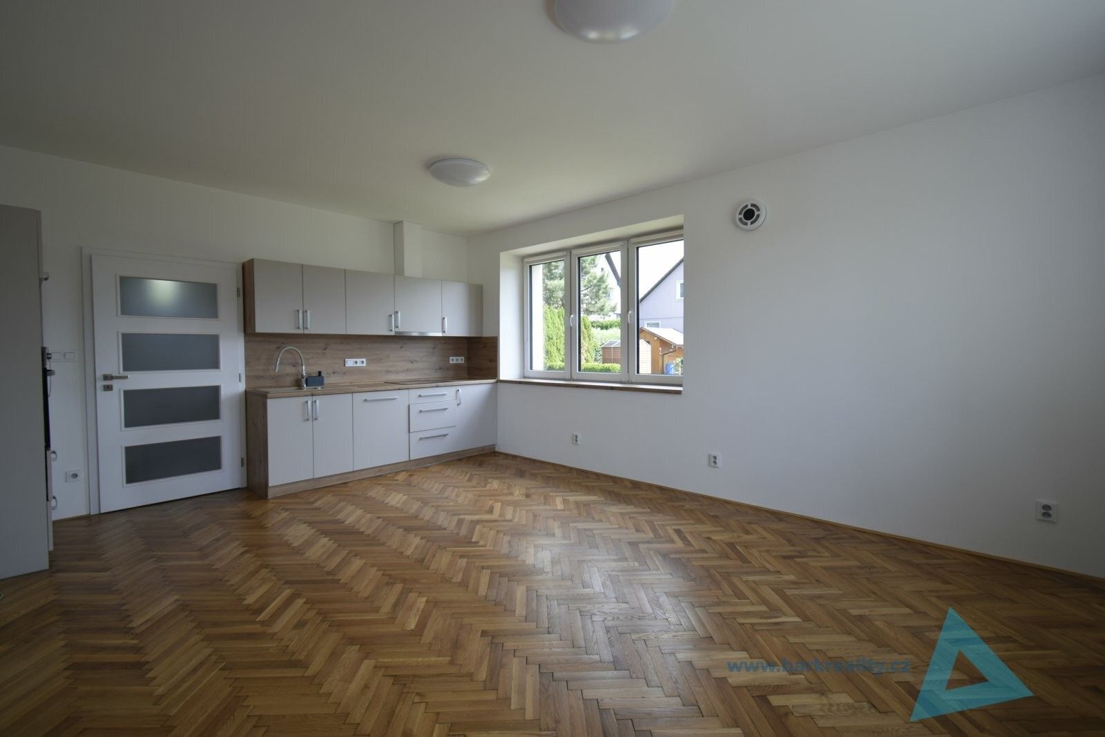 Pronájem bytu 2+kk 62 m² - foto 2