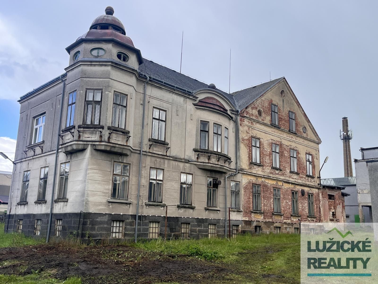 Prodej komerčního prostoru 1000 m² - foto 1