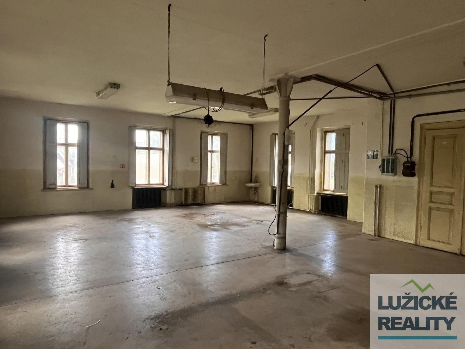 Prodej komerčního prostoru 1000 m² - foto 6