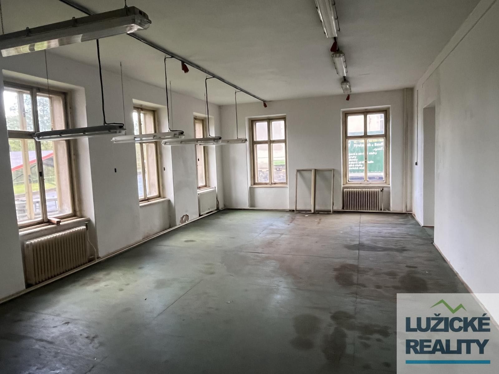 Prodej komerčního prostoru 1000 m² - foto 7