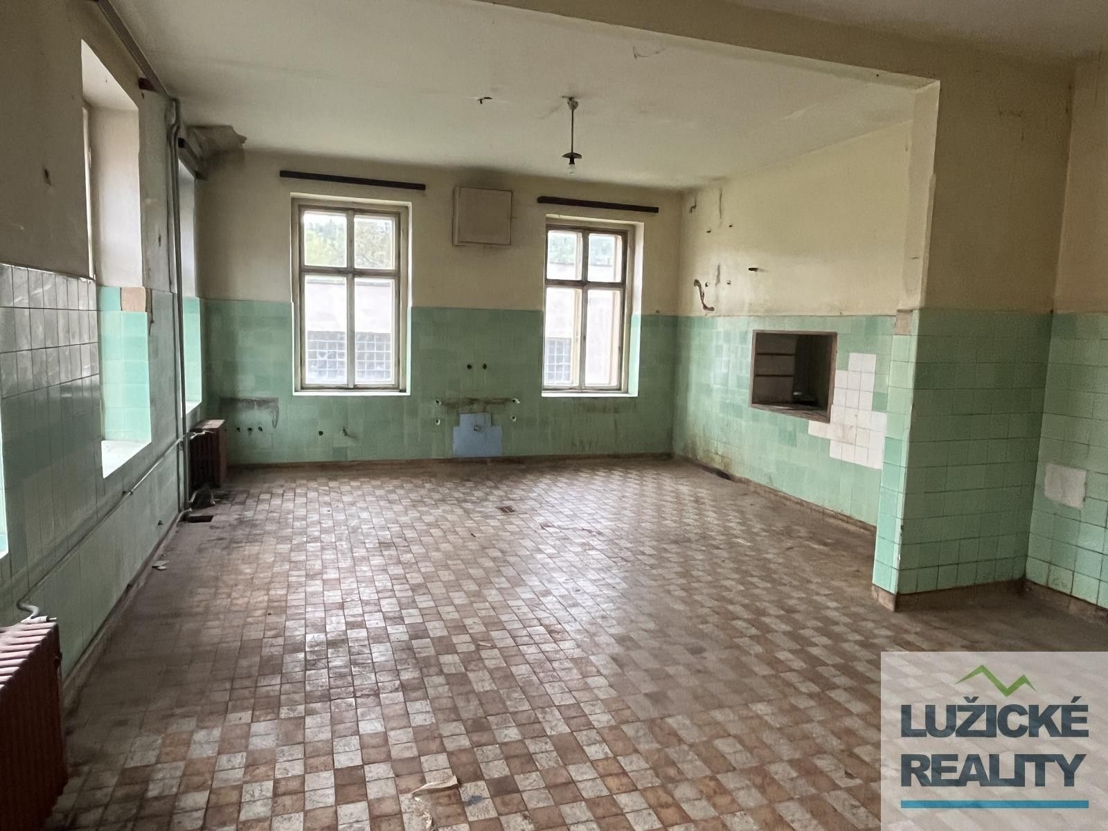 Prodej komerčního prostoru 1000 m² - foto 8