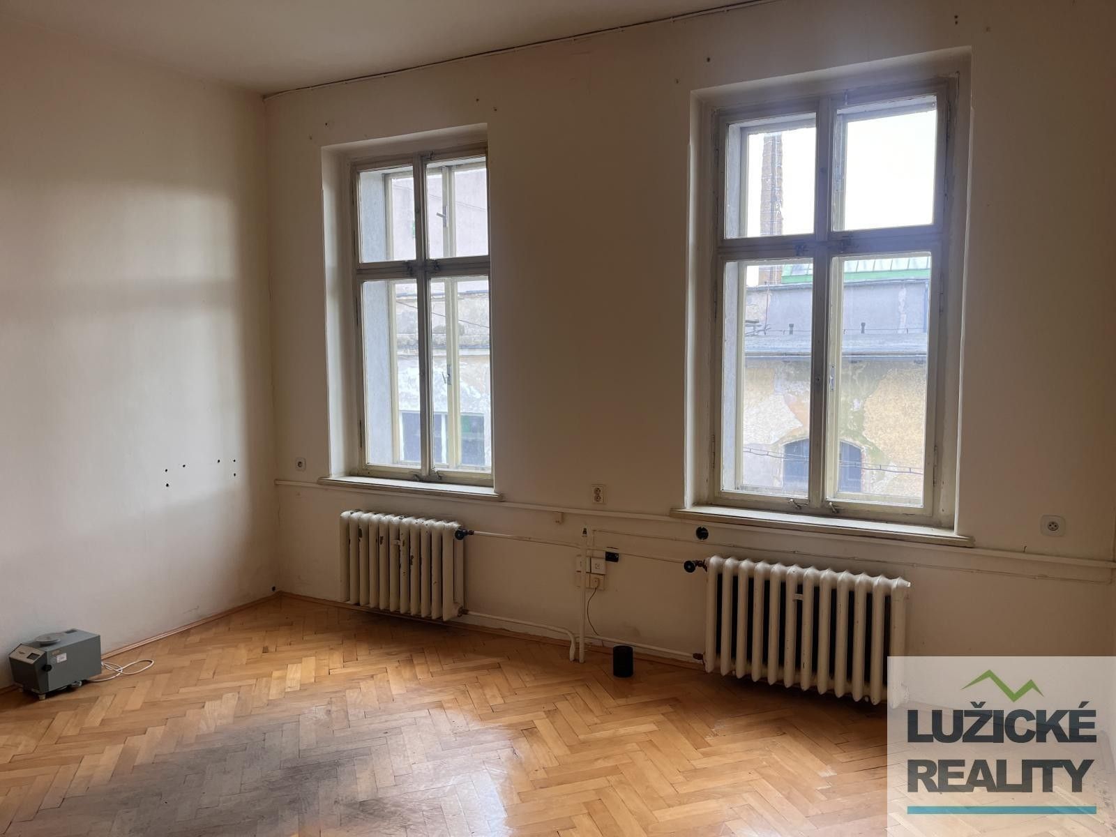 Prodej komerčního prostoru 1000 m² - foto 9