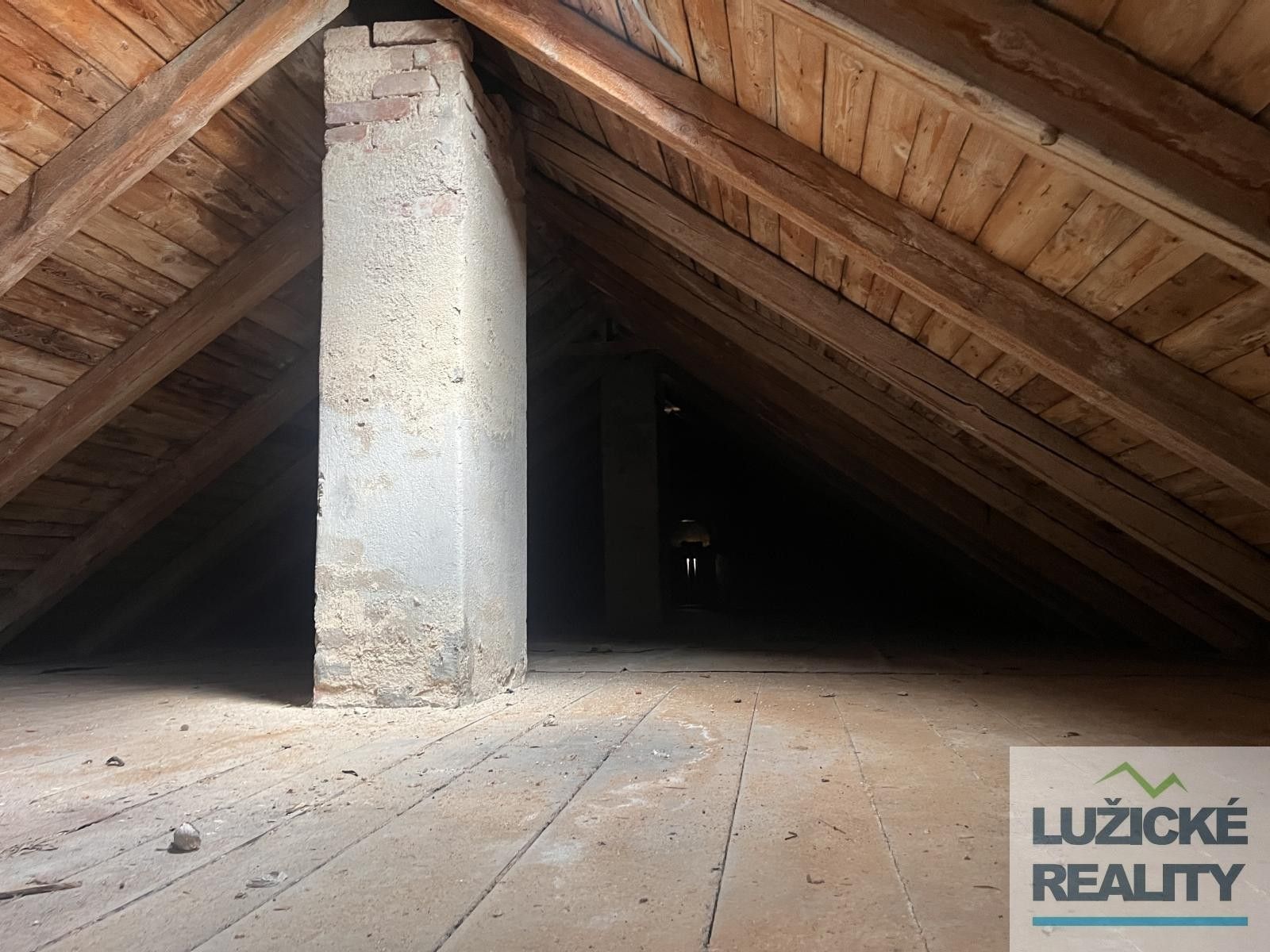 Prodej komerčního prostoru 1000 m² - foto 11