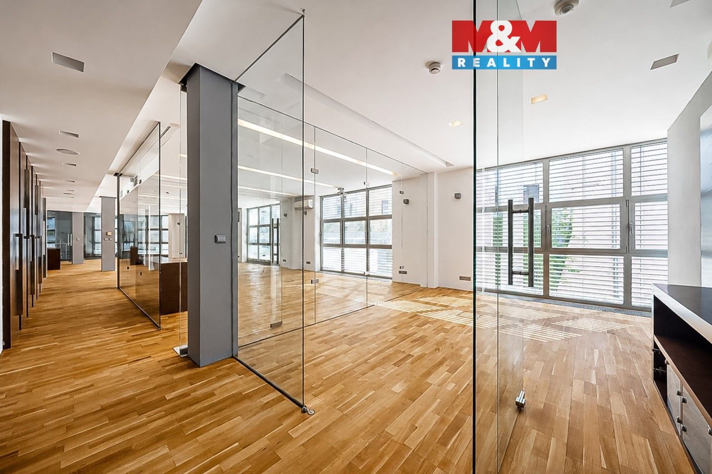 Pronájem komerčního prostoru 172 m² - foto 1