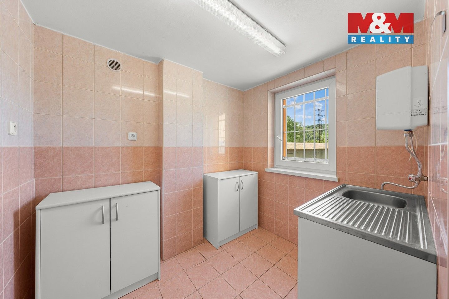Prodej komerčního prostoru 240 m² - foto 18