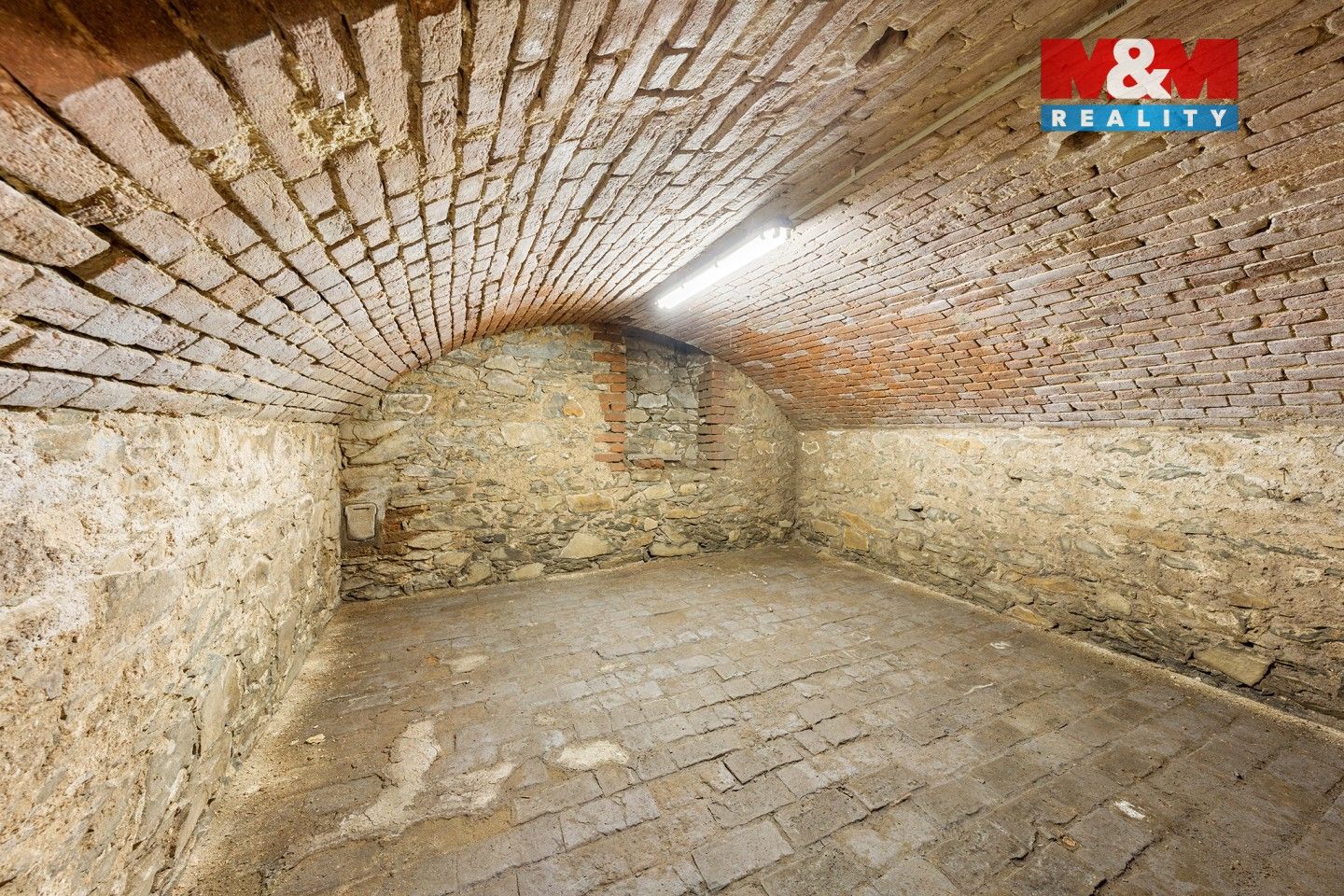 Prodej komerčního prostoru 240 m² - foto 28