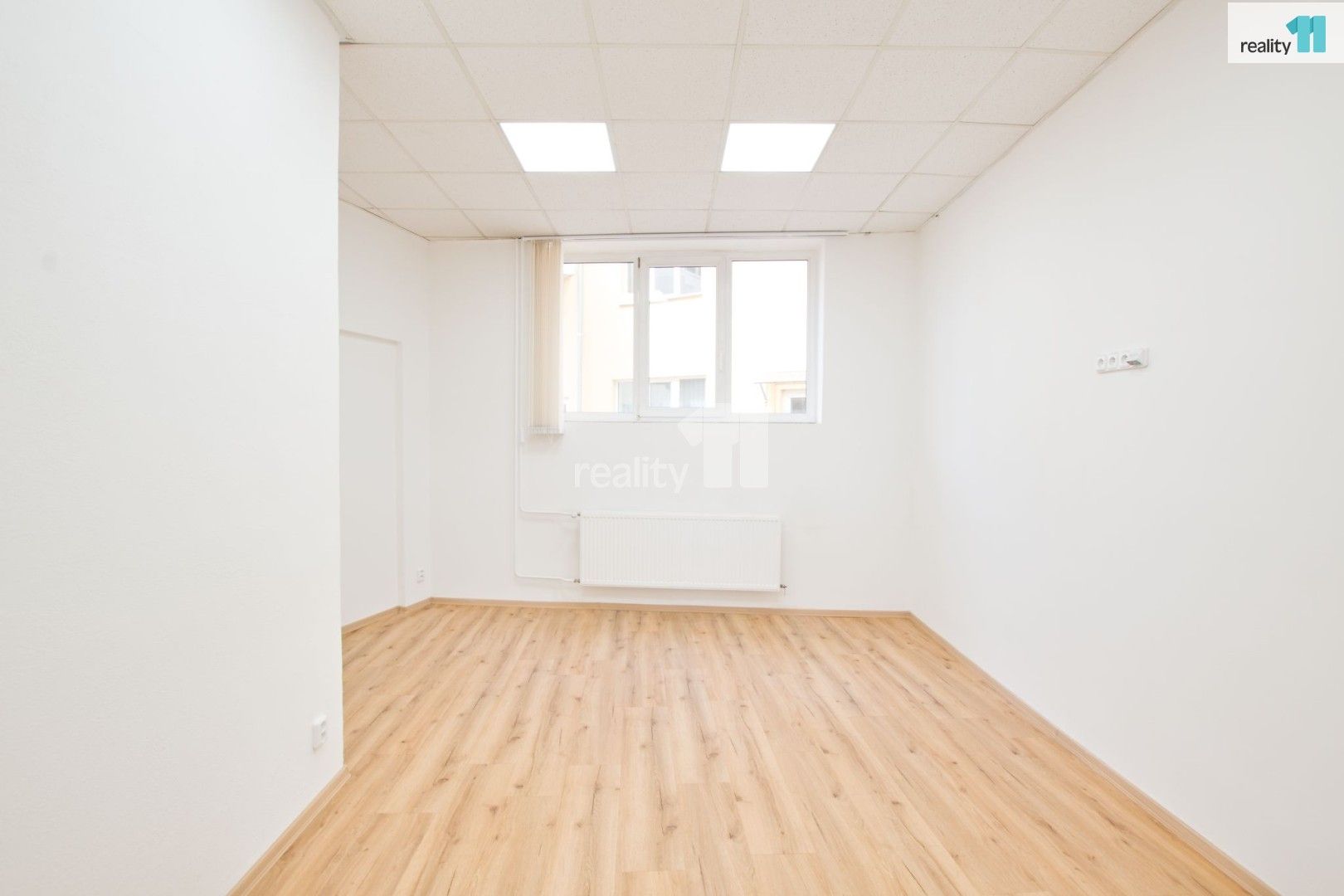 Pronájem komerčního prostoru 68 m² - foto 12