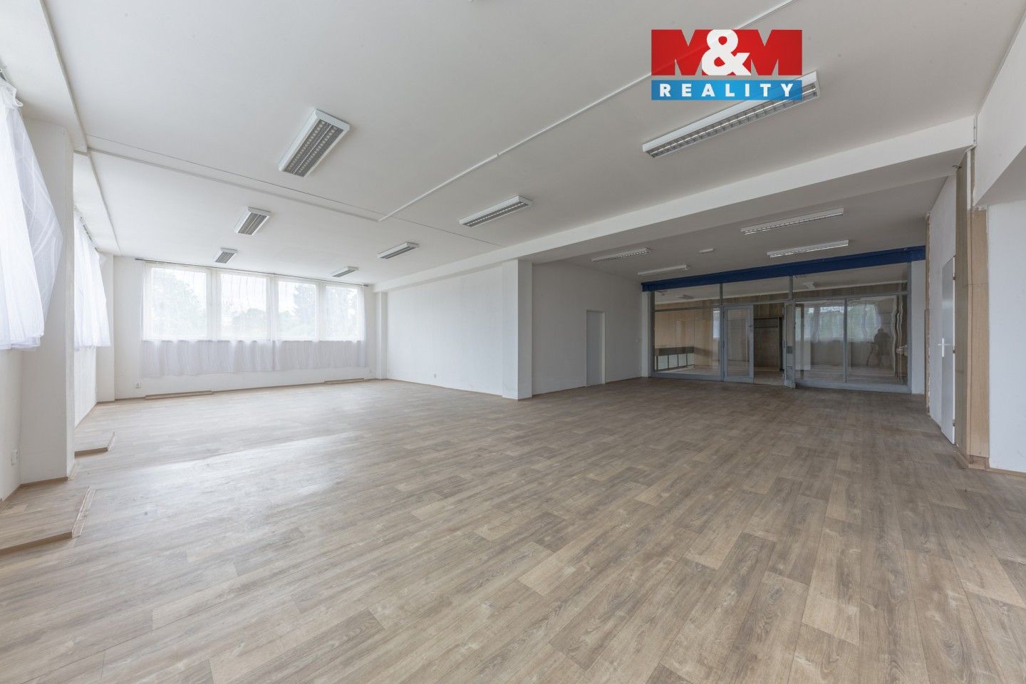 Pronájem komerčního prostoru 265 m² - foto 1