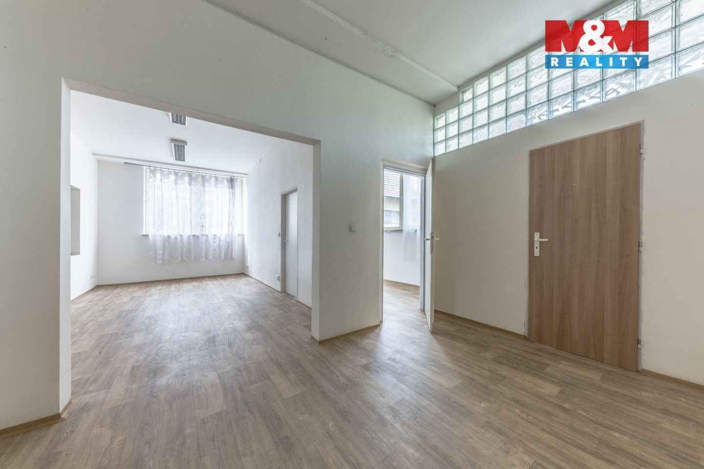 Pronájem komerčního prostoru 265 m² - foto 4