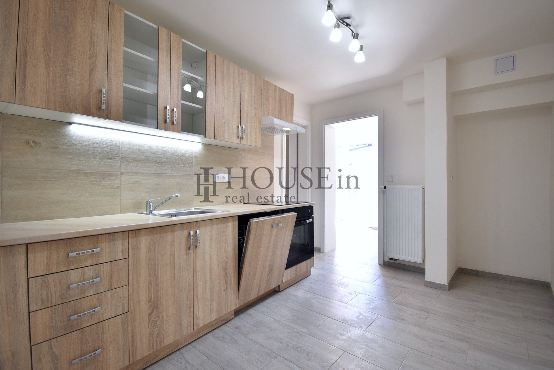 Pronájem bytu 3+1 75 m² - foto 3