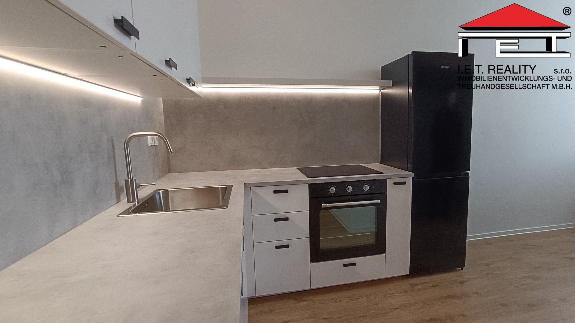 Pronájem bytu 1+kk 26 m² - foto 1