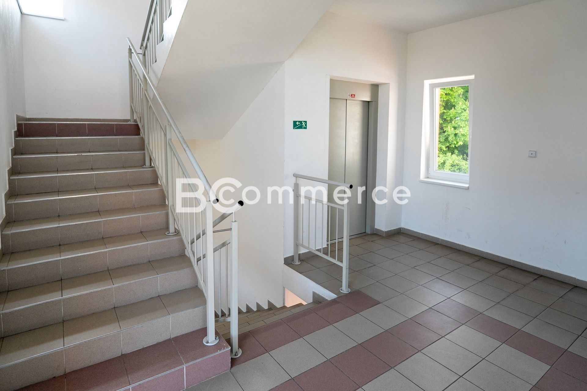 Pronájem komerčního prostoru 90 m² - foto 12