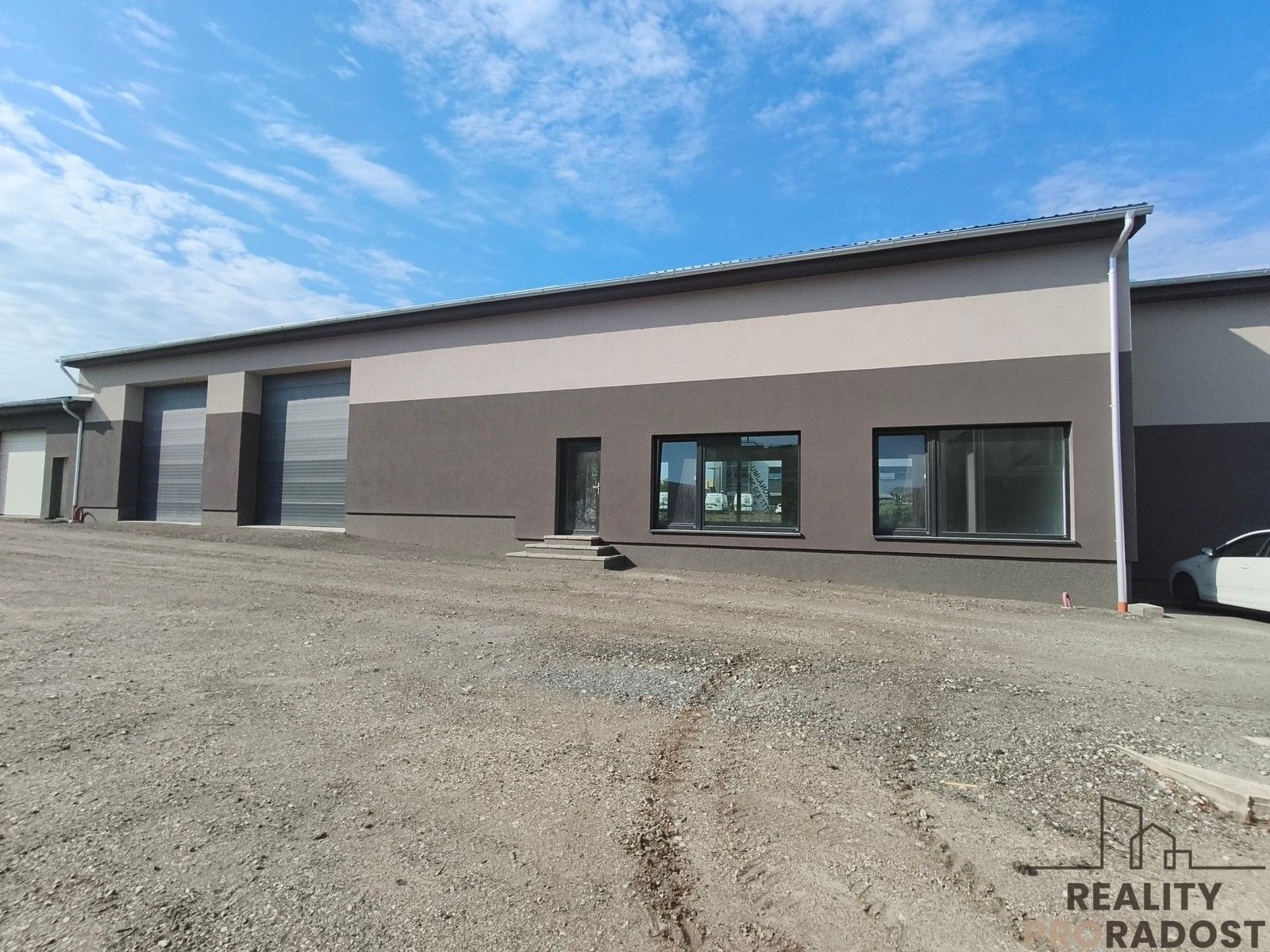 Pronájem komerčního prostoru 400 m² - foto 1