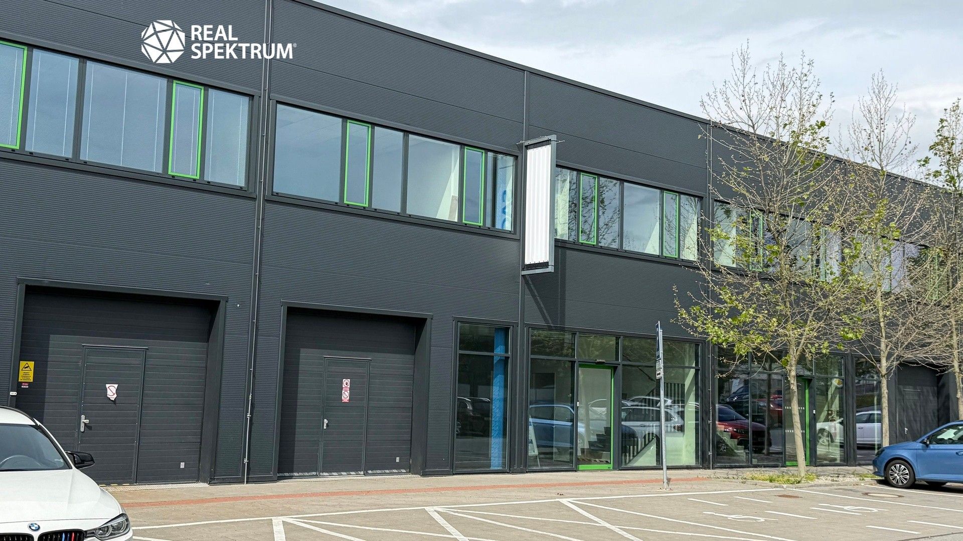 Pronájem komerčního prostoru 462 m² - foto 2