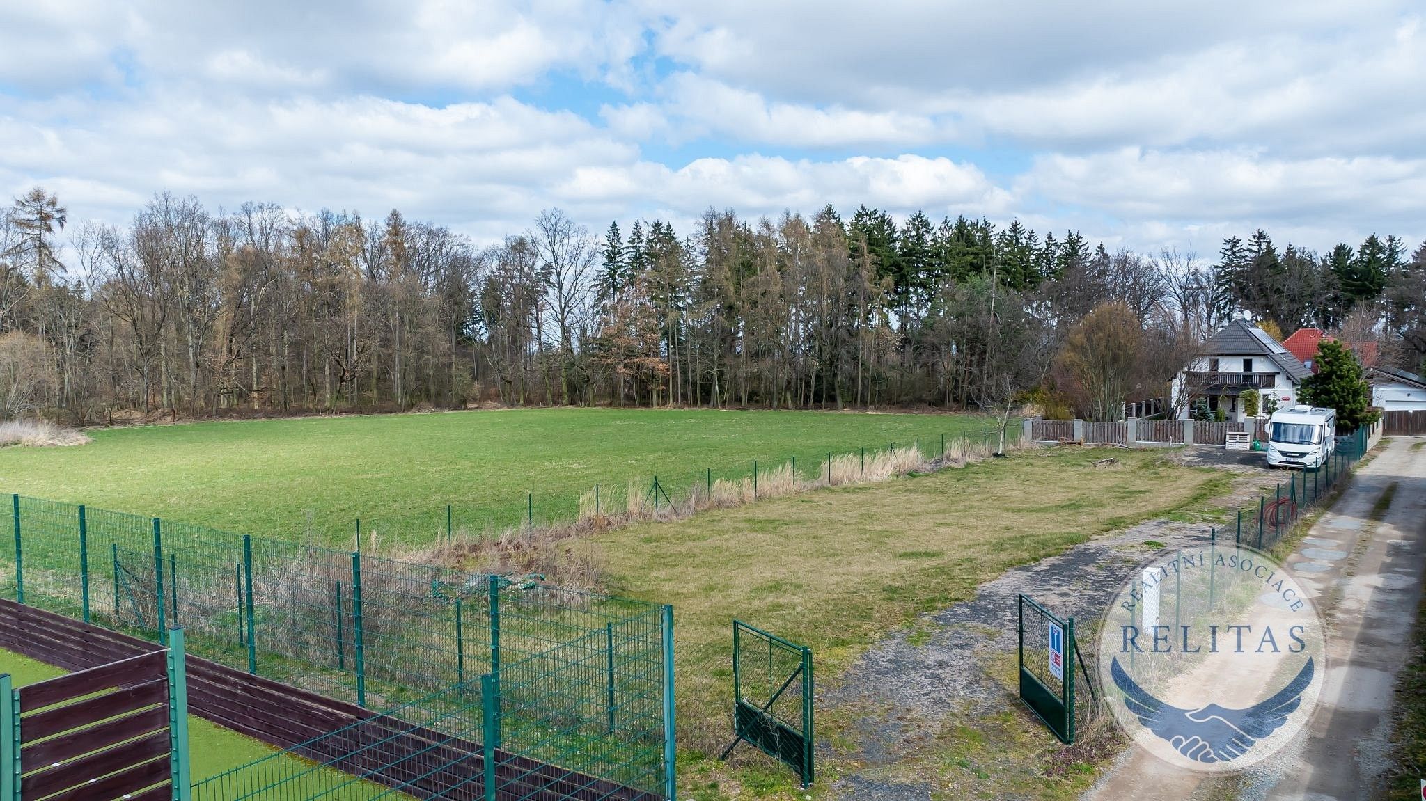 Prodej pozemku 966 m² - foto 1