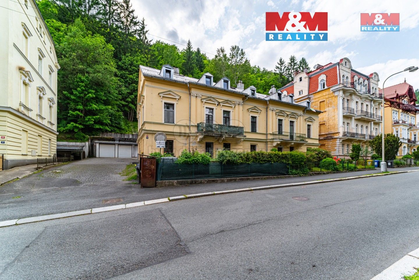 Prodej komerčního prostoru 213 m² - foto 1