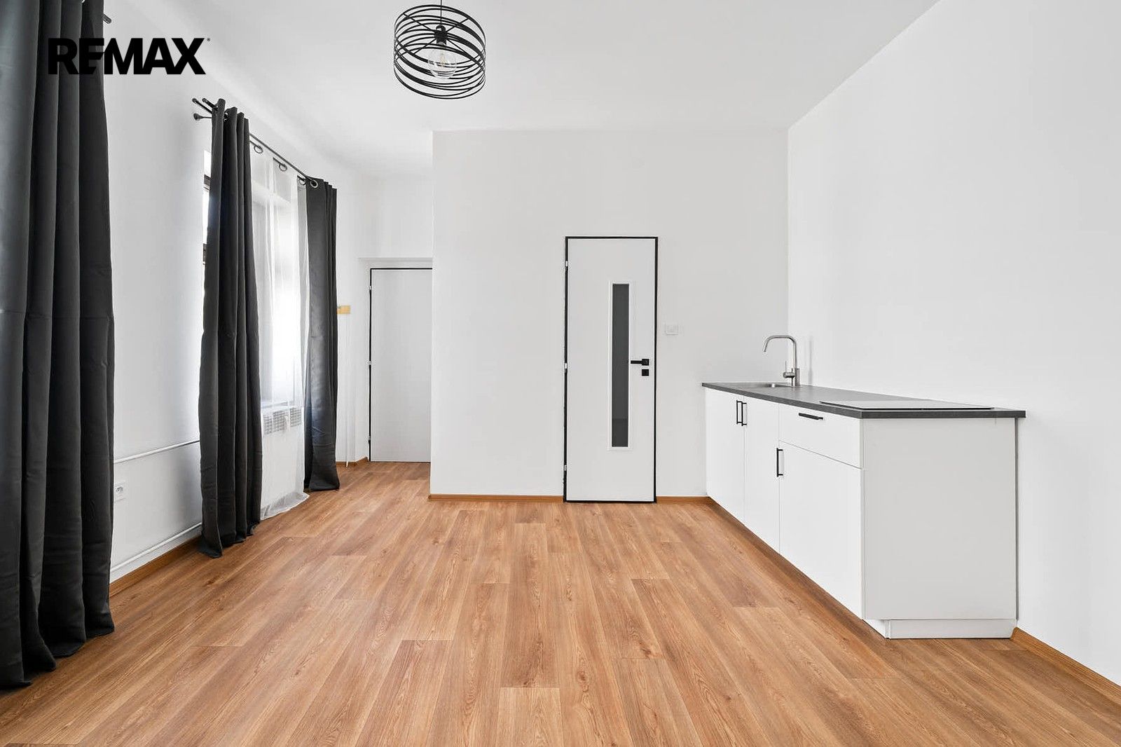 Pronájem bytu 1+kk 20 m² - foto 4