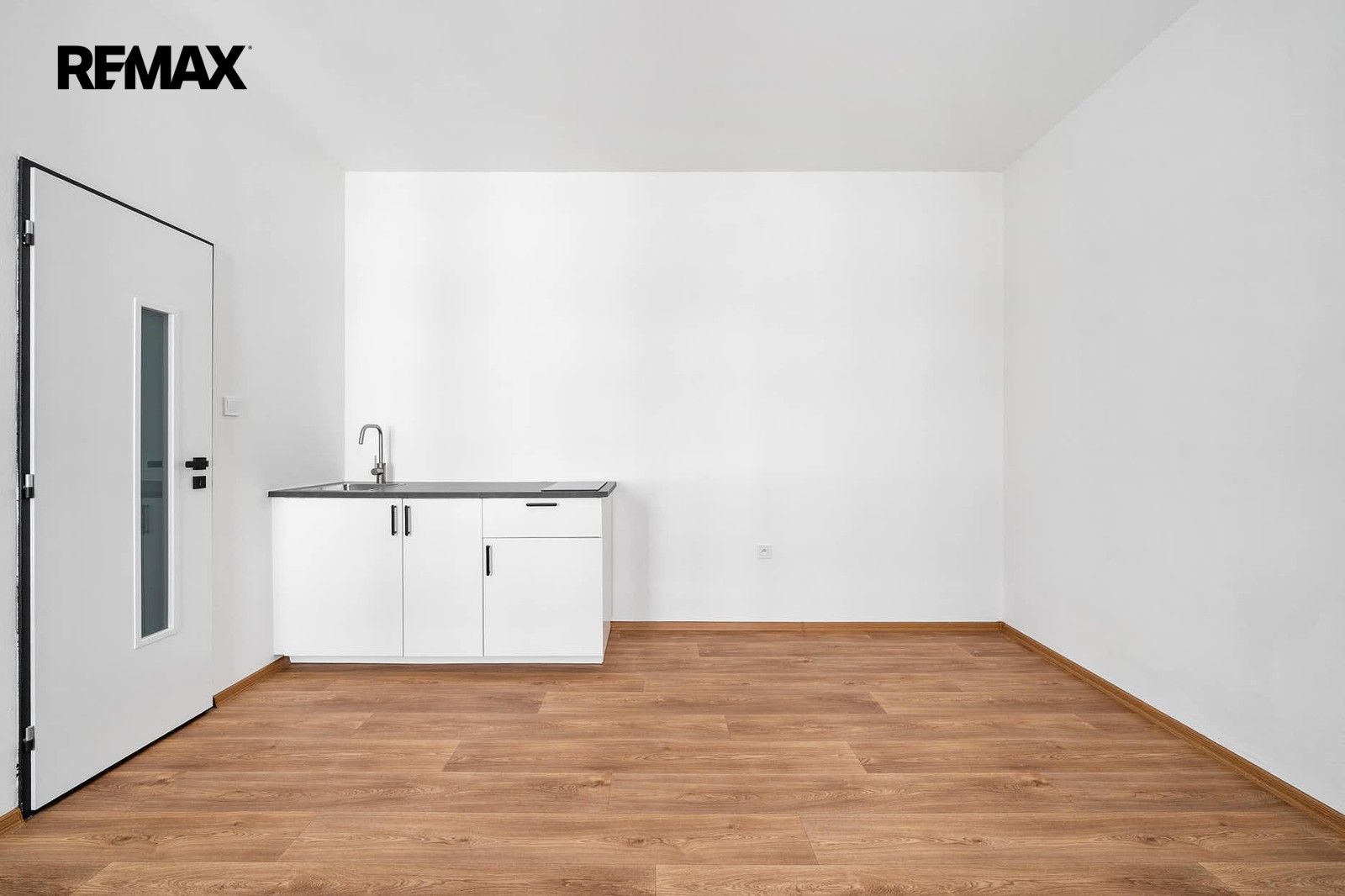 Pronájem bytu 1+kk 20 m² - foto 7