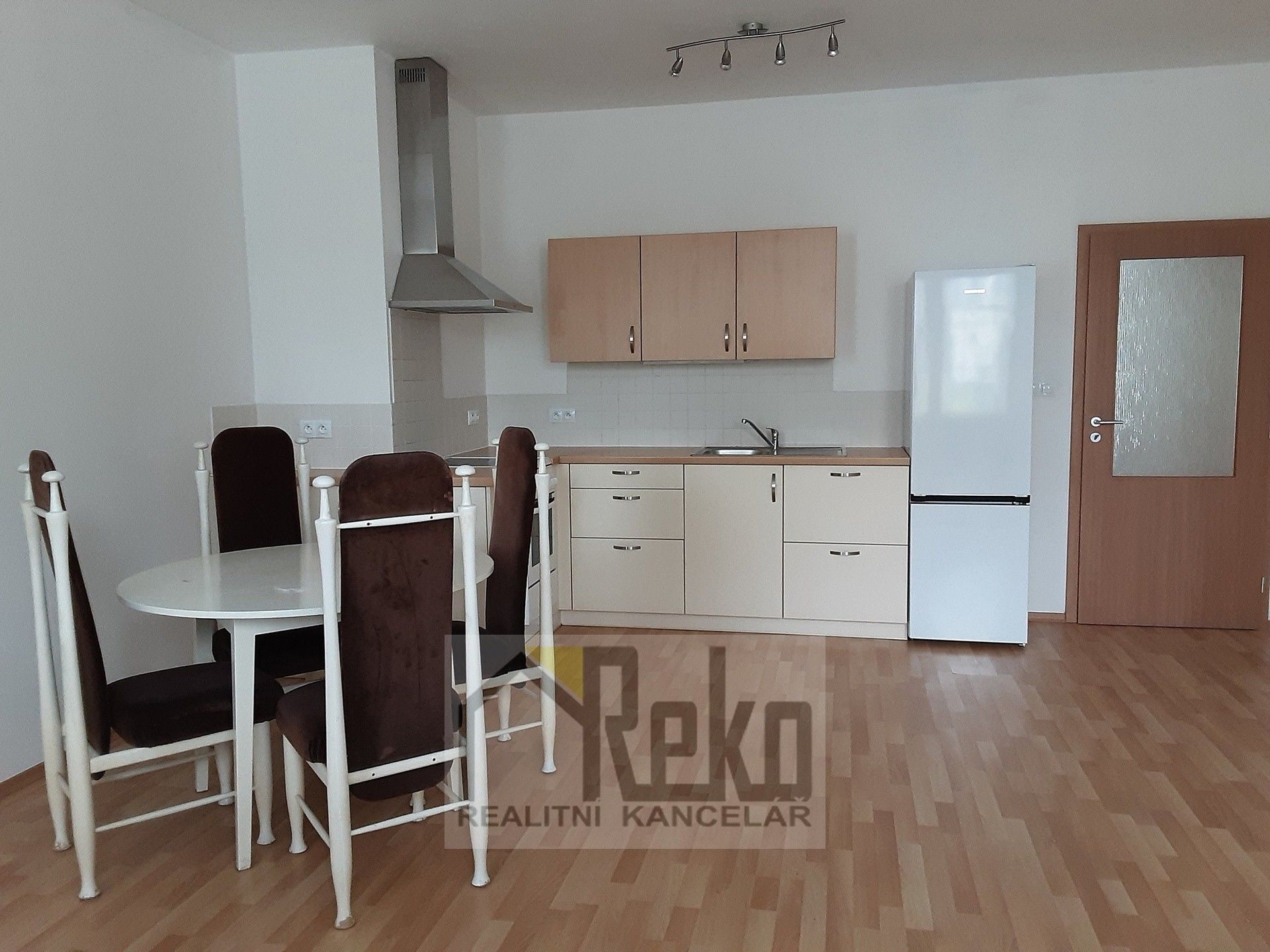 Pronájem bytu 2+kk 61 m² - foto 2