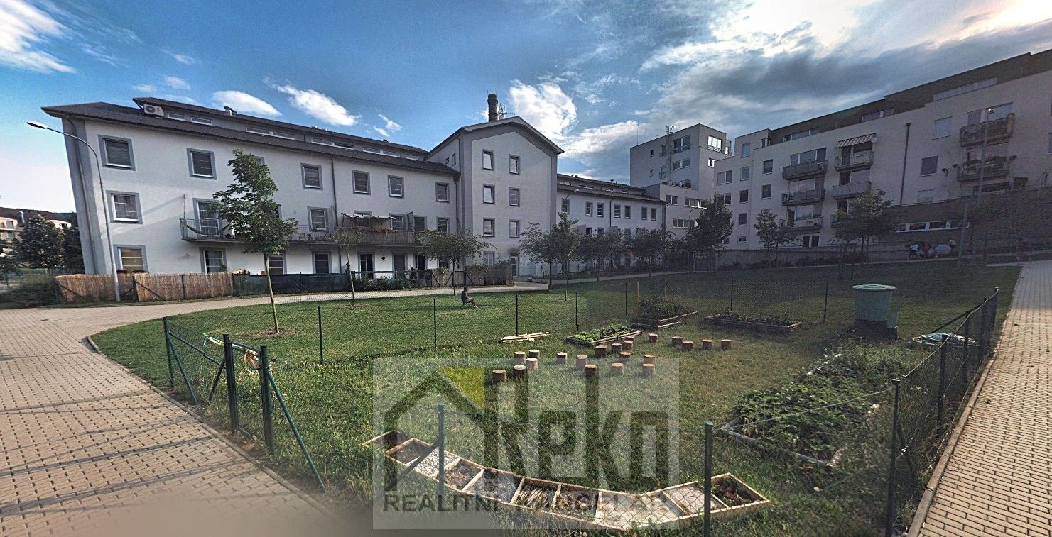 Pronájem bytu 2+kk 61 m² - foto 11