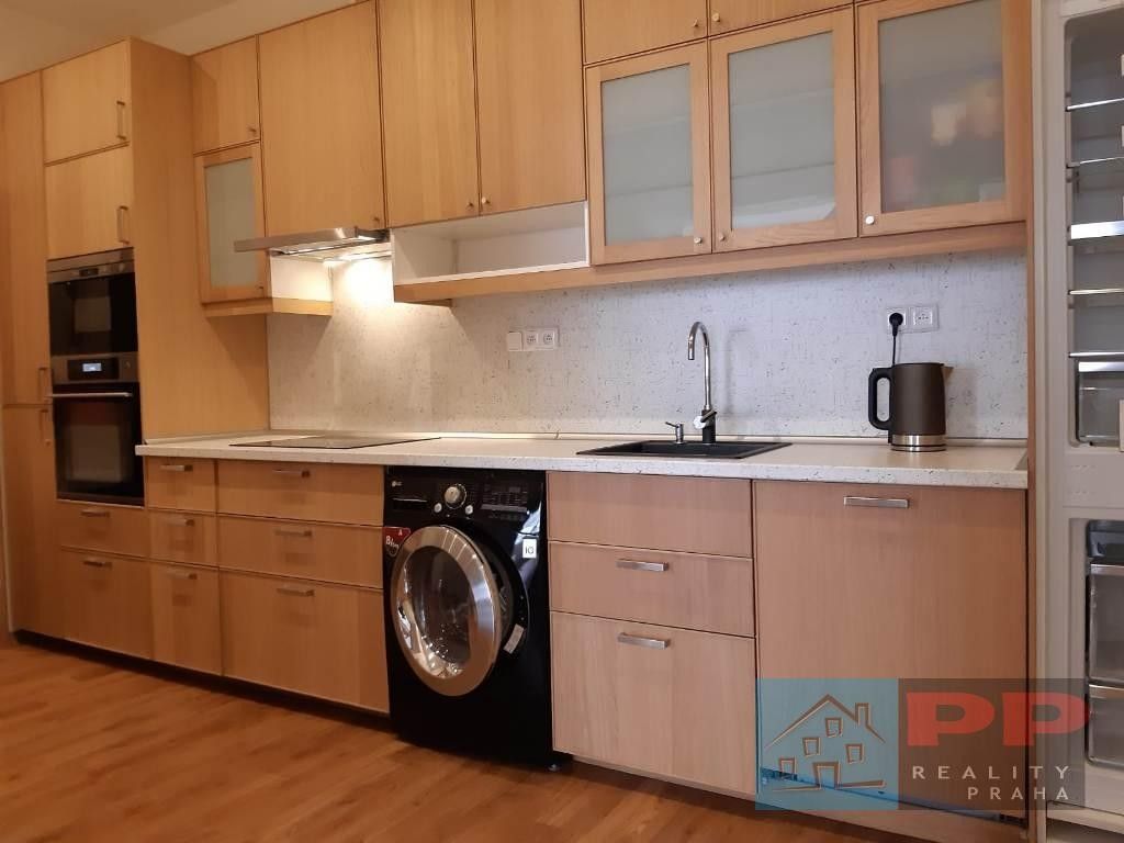 Pronájem bytu 2+1 62 m² - foto 2
