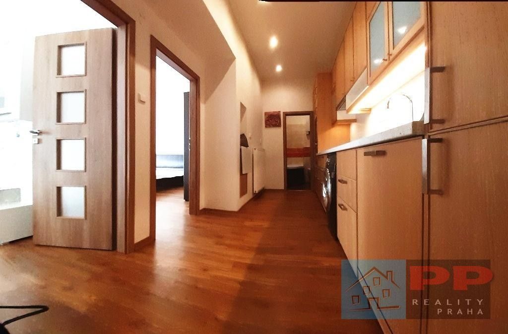 Pronájem bytu 2+1 62 m² - foto 4