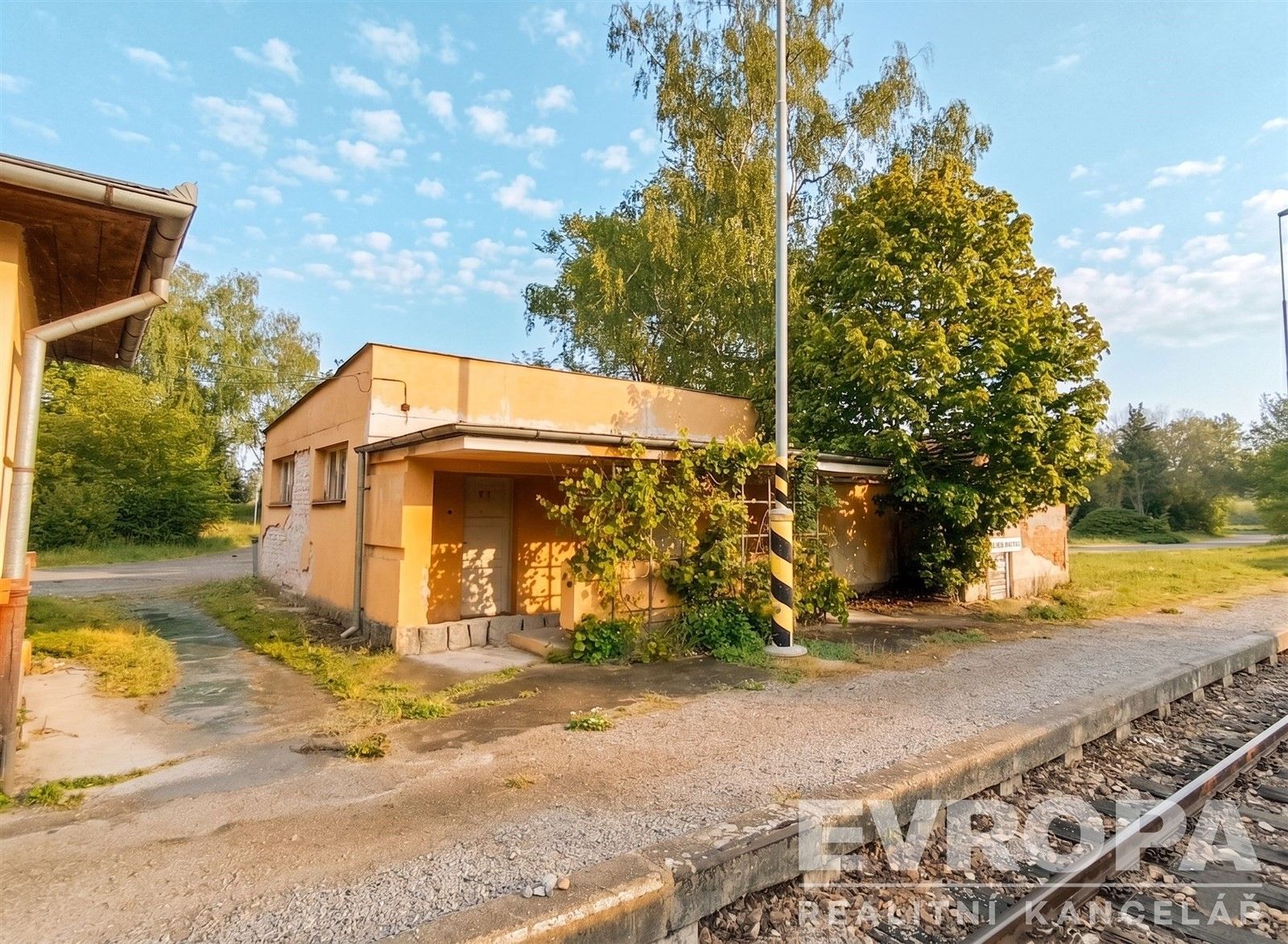 Prodej komerčního prostoru 109 m² - foto 1
