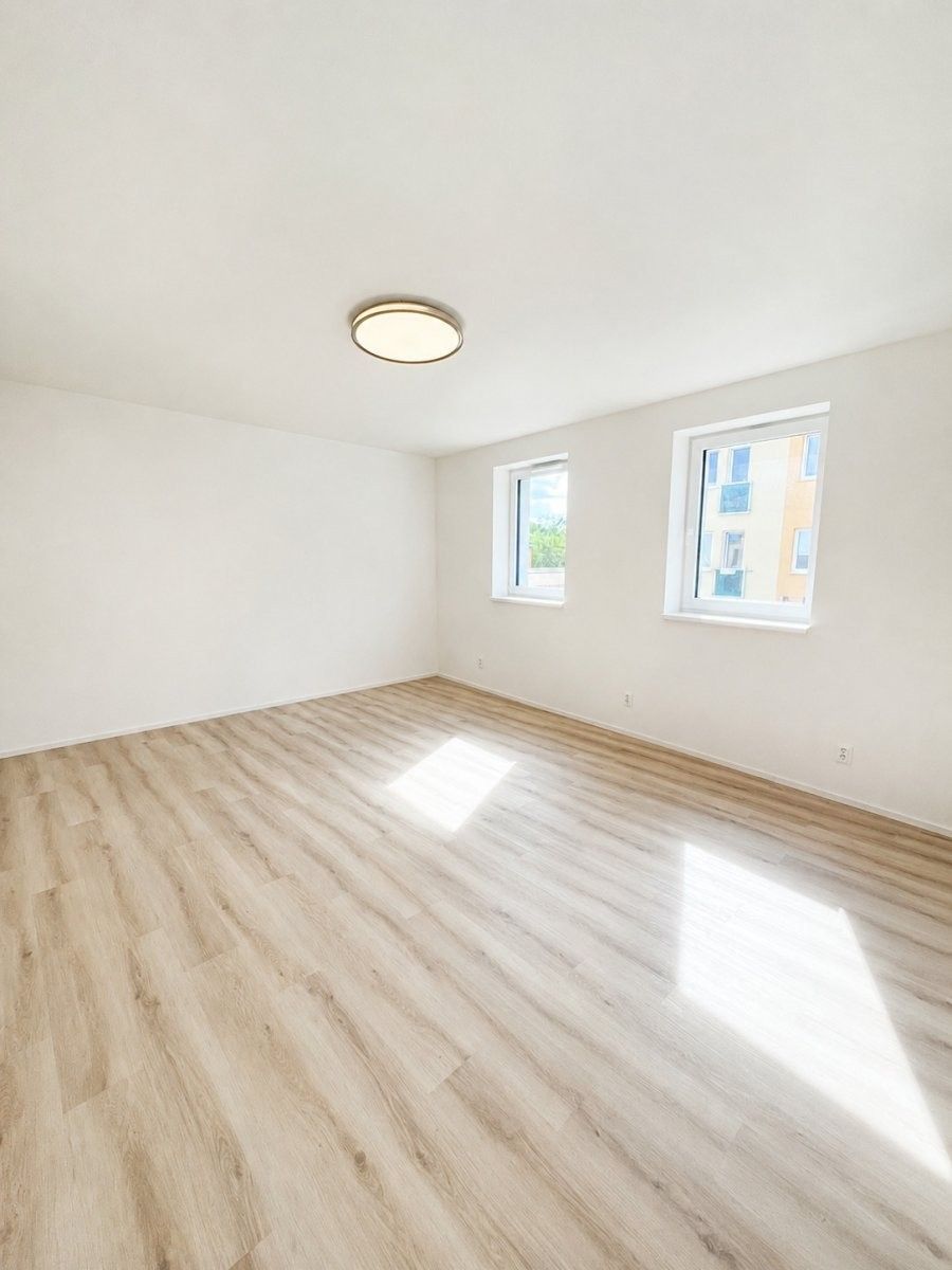 Pronájem bytu 3+kk 137 m² - foto 3