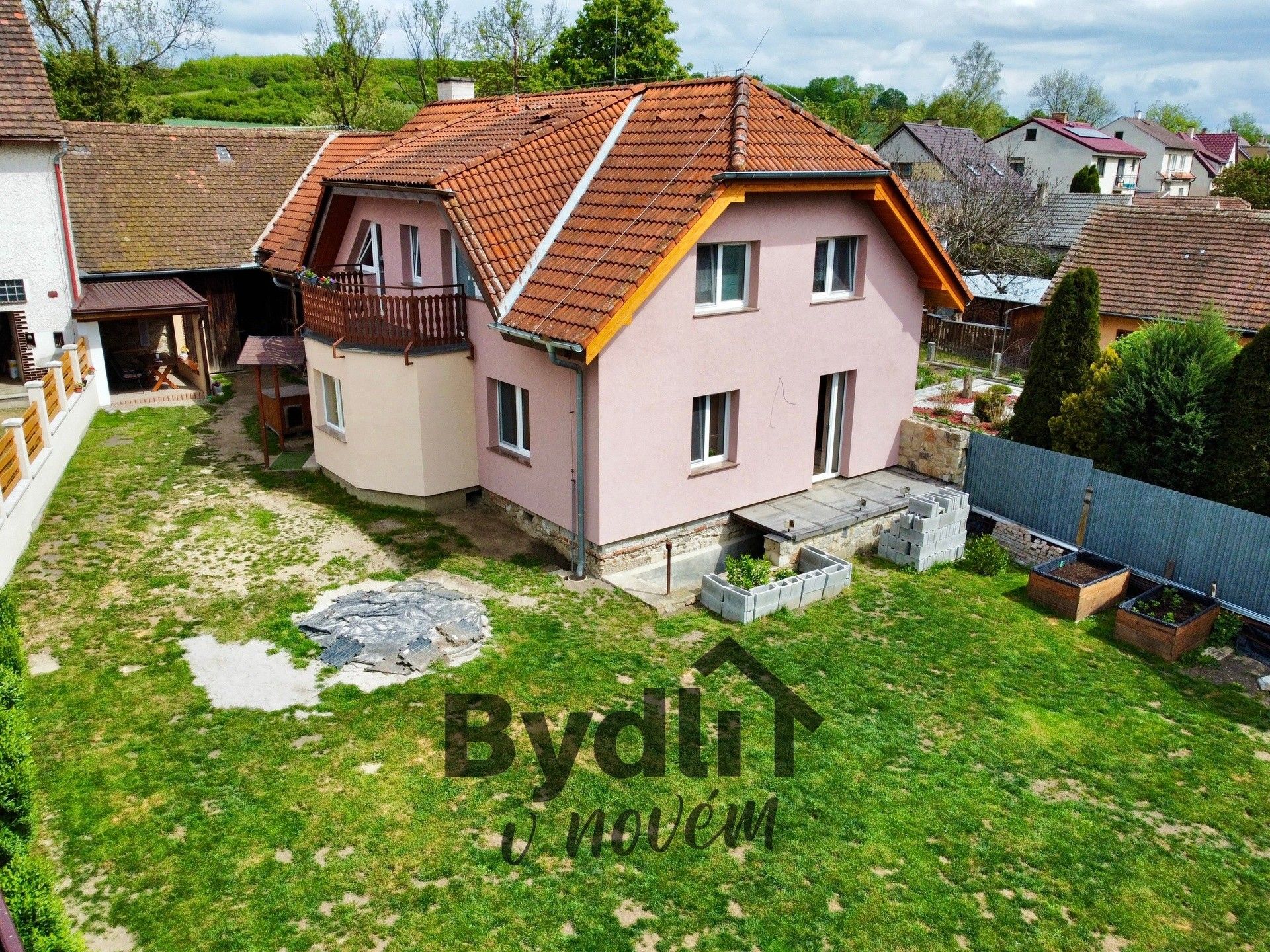 Prodej domu 212 m² - foto 1