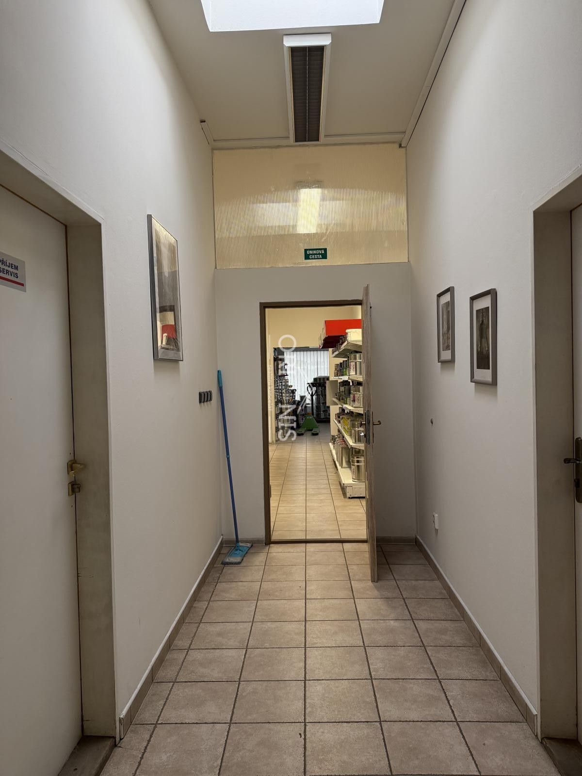 Pronájem komerčního prostoru 217 m² - foto 15