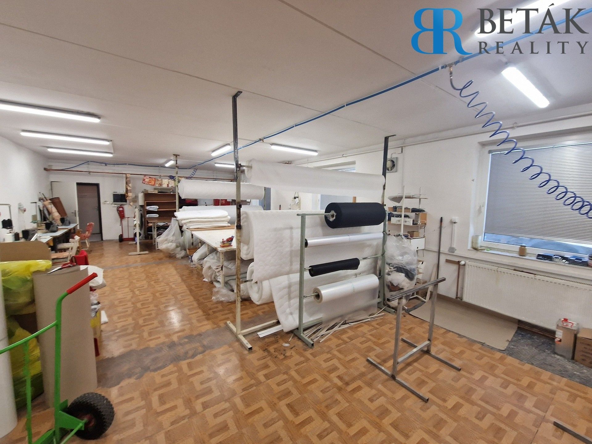 Prodej komerčního prostoru 1200 m² - foto 9