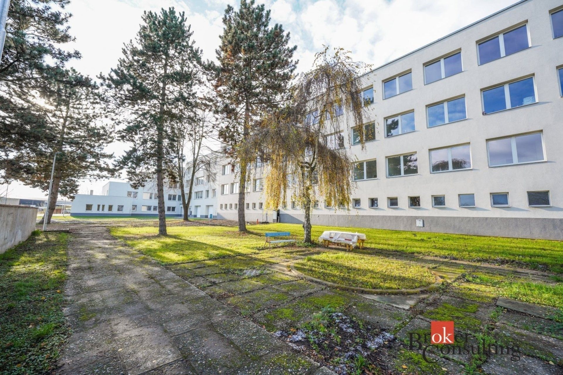 Prodej komerčního prostoru 799 m² - foto 1