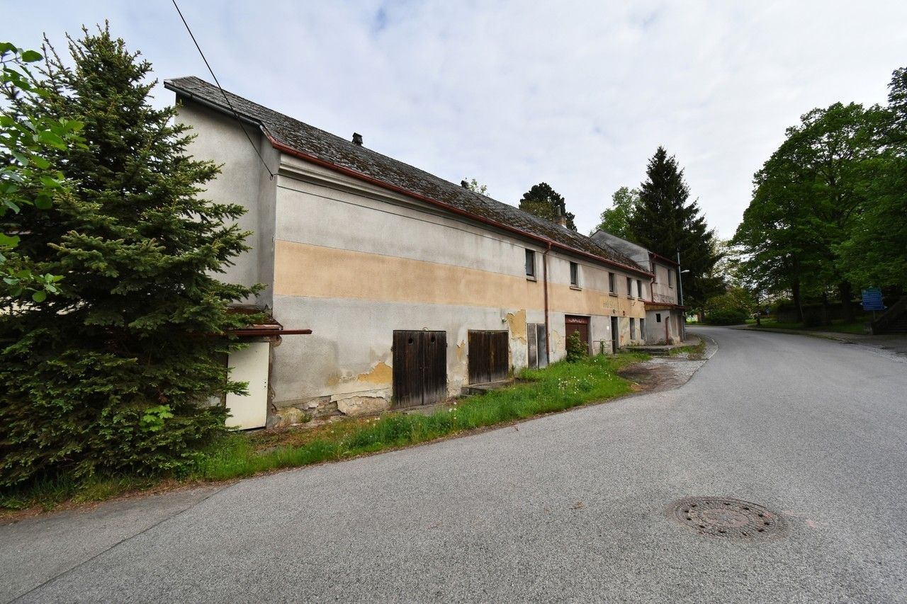 Prodej nemovitosti 700 m² - foto 2