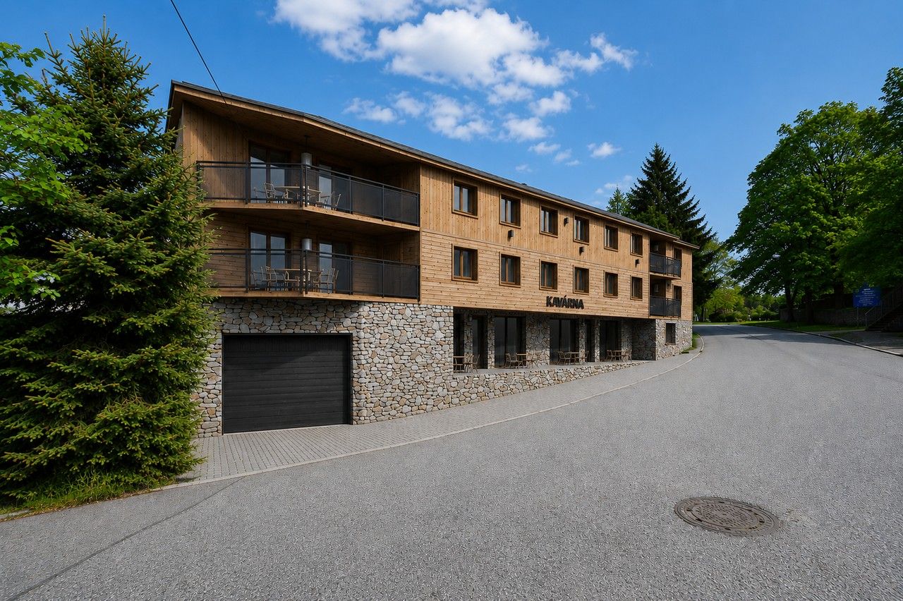 Prodej nemovitosti 700 m² - foto 1
