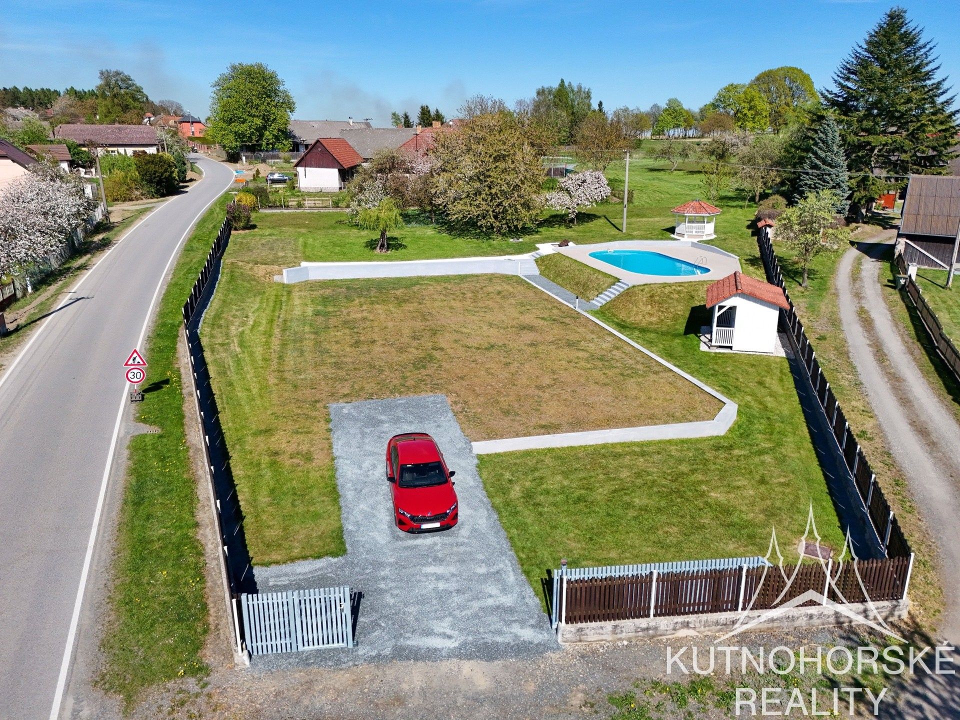 Prodej pozemku 1972 m² - foto 5