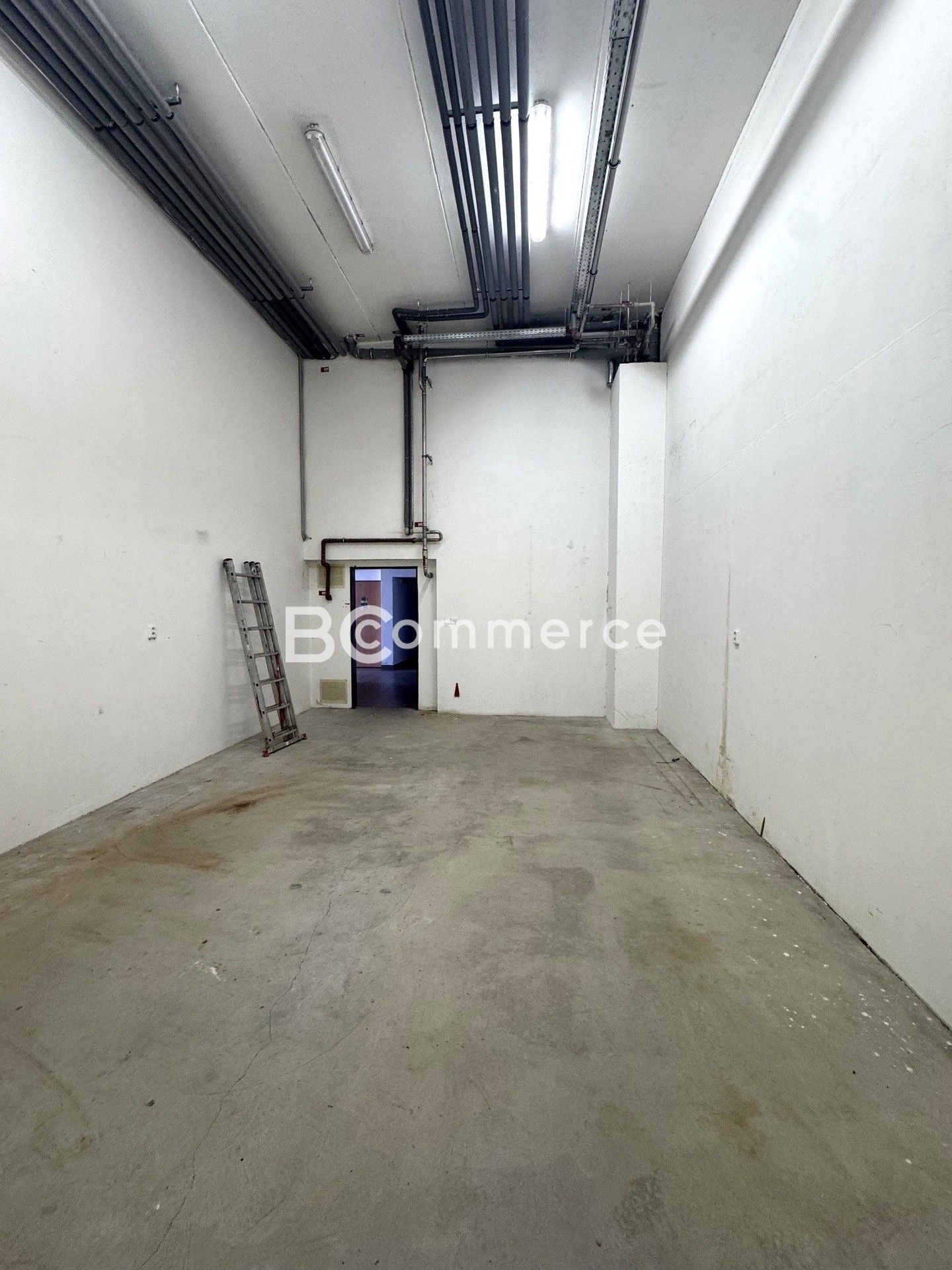Pronájem komerčního prostoru 33 m² - foto 1