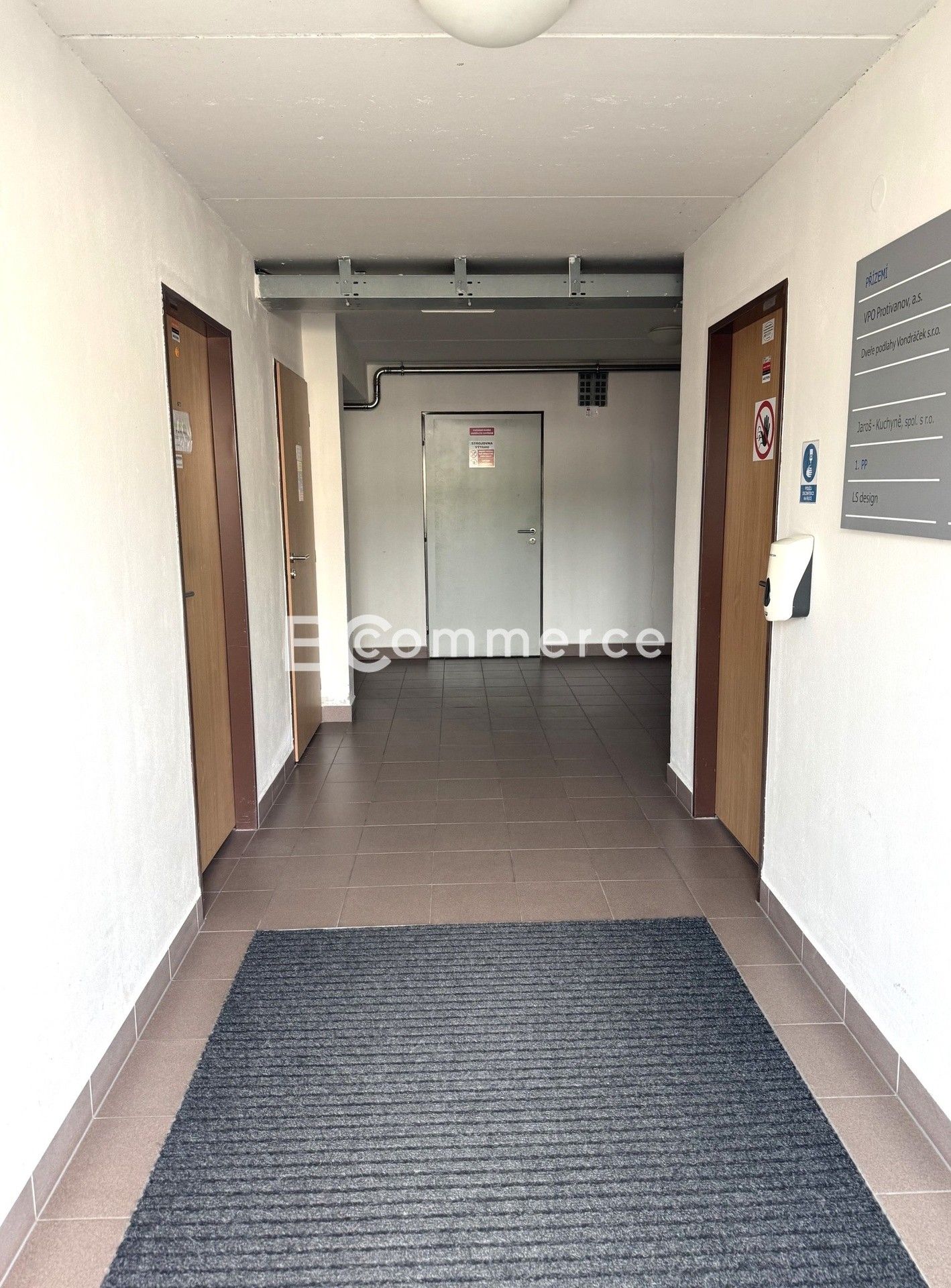 Pronájem komerčního prostoru 33 m² - foto 4