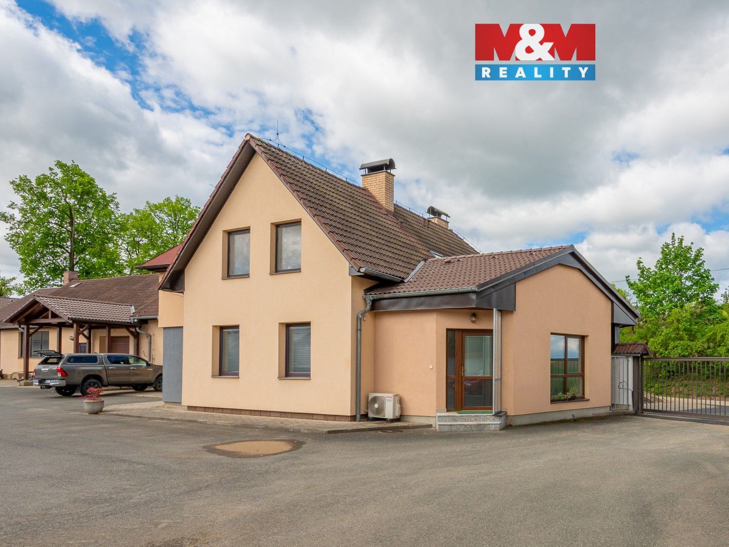 Pronájem komerčního prostoru 212 m² - foto 1