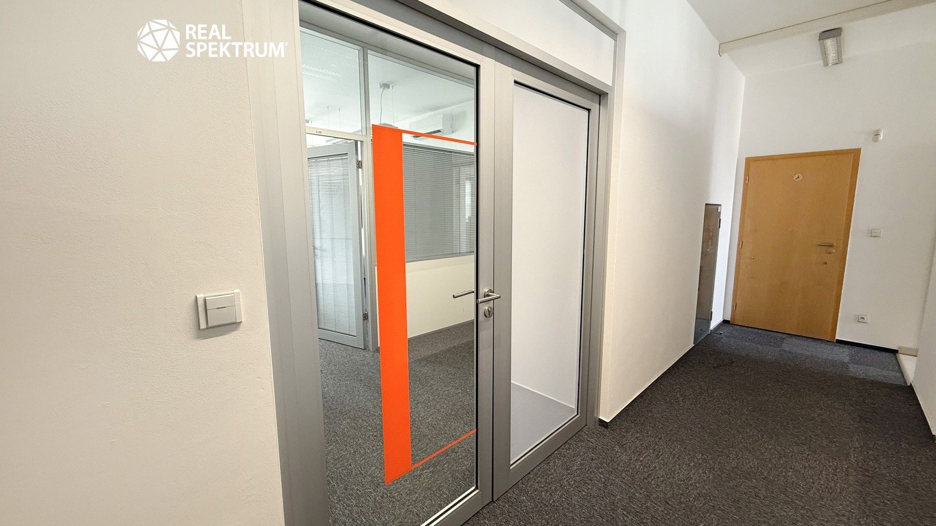 Pronájem komerčního prostoru 106 m² - foto 7