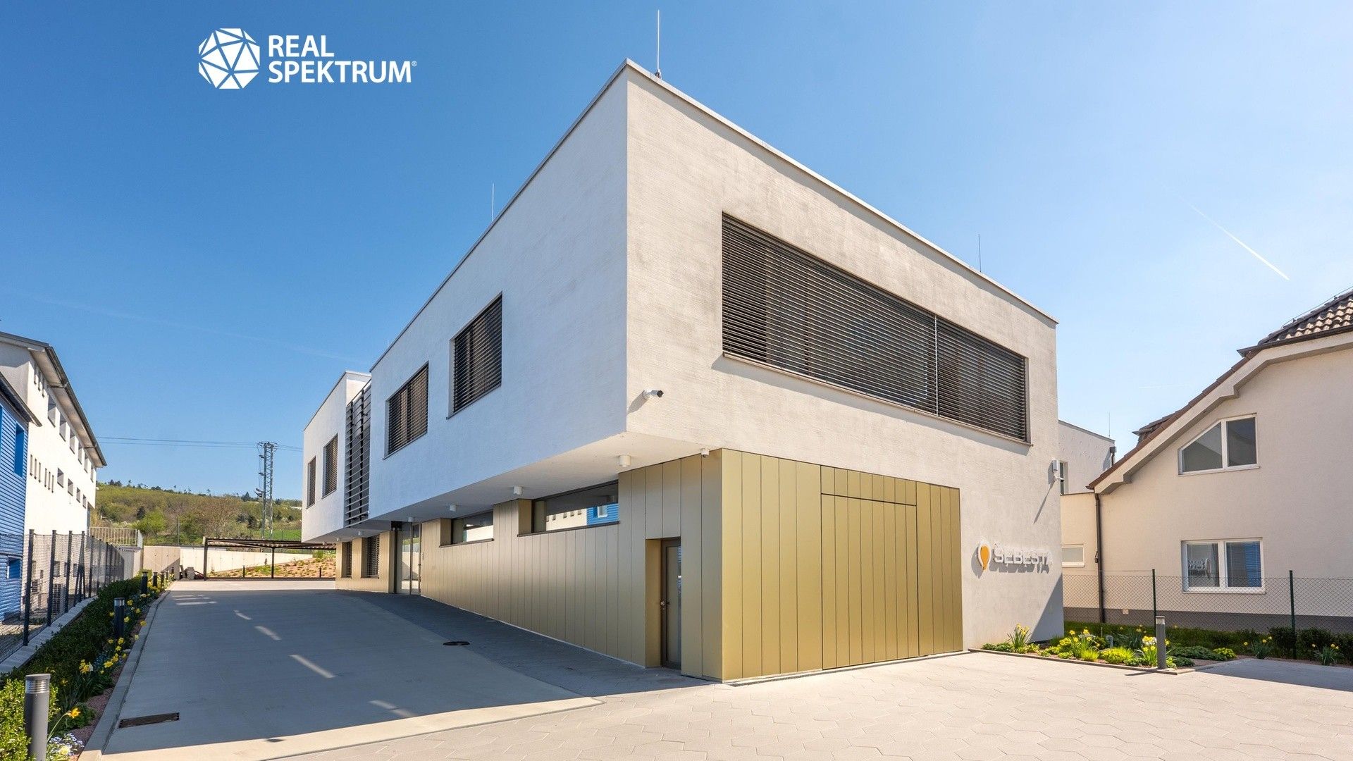 Prodej komerčního prostoru 605 m² - foto 2