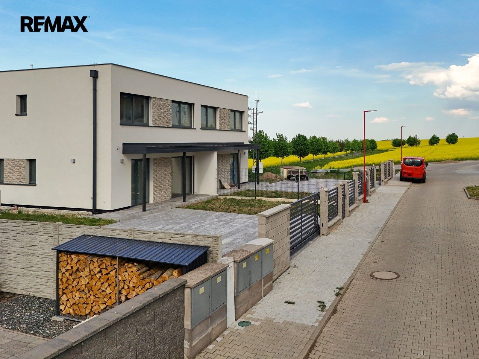 Pronájem domu 213 m² - foto 1