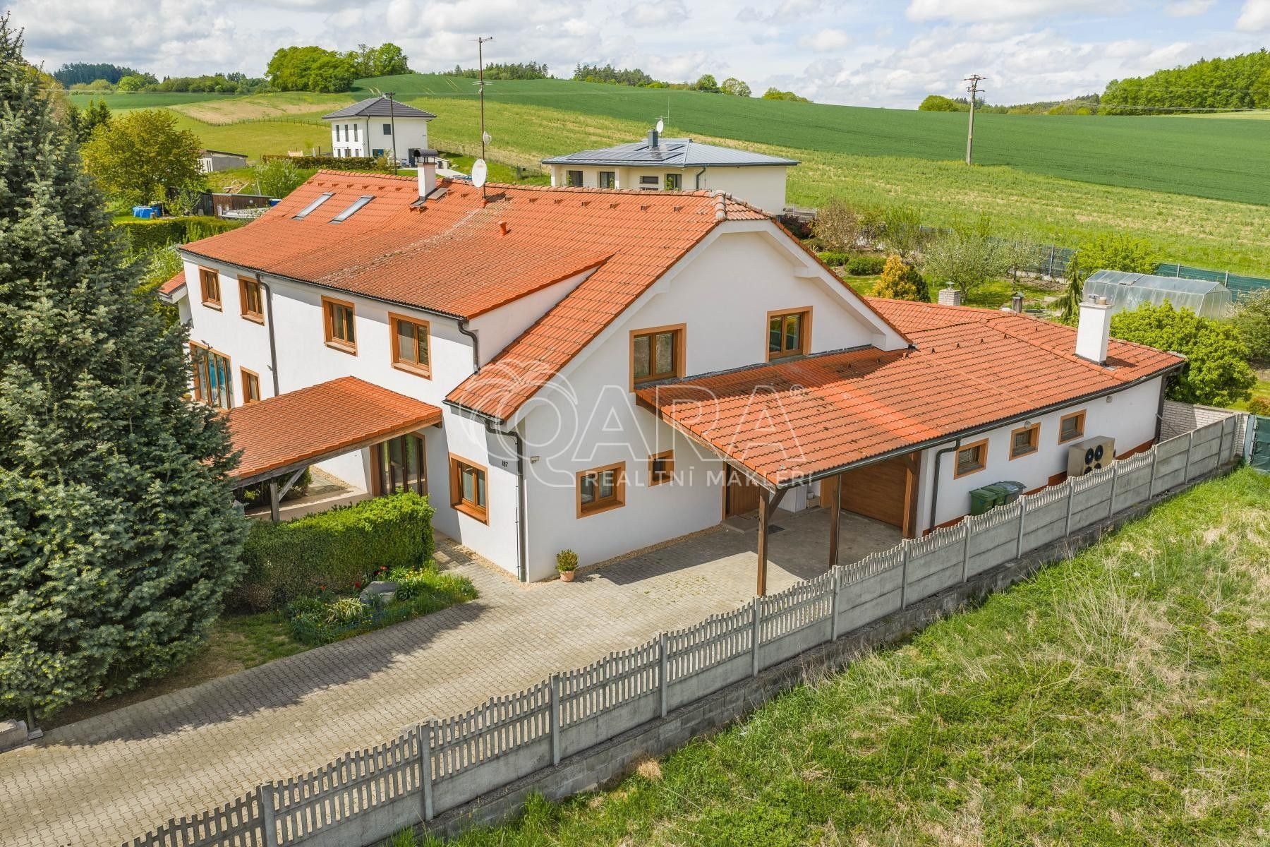 Prodej domu 240 m² - foto 1