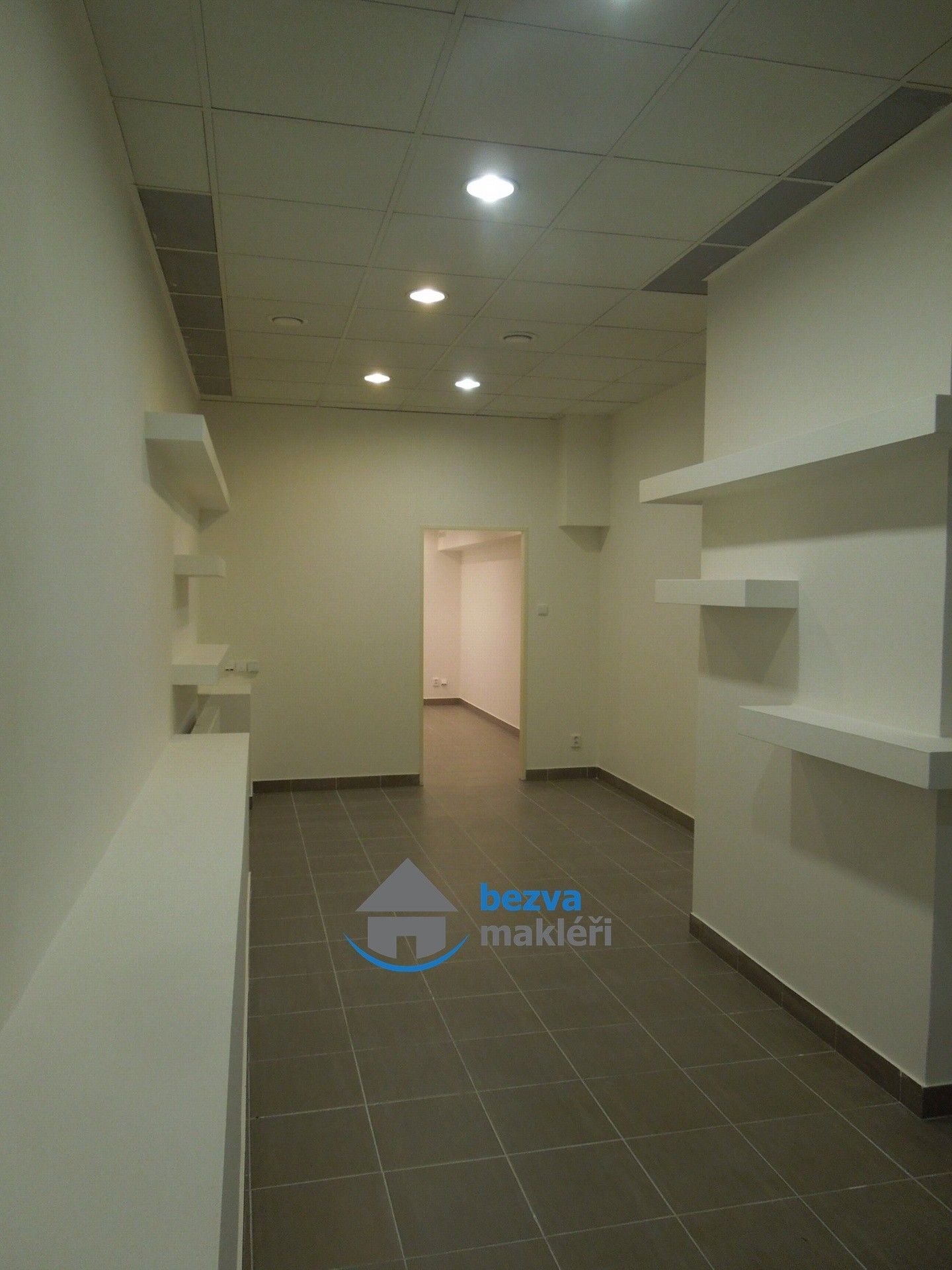 Pronájem komerčního prostoru 71 m² - foto 1