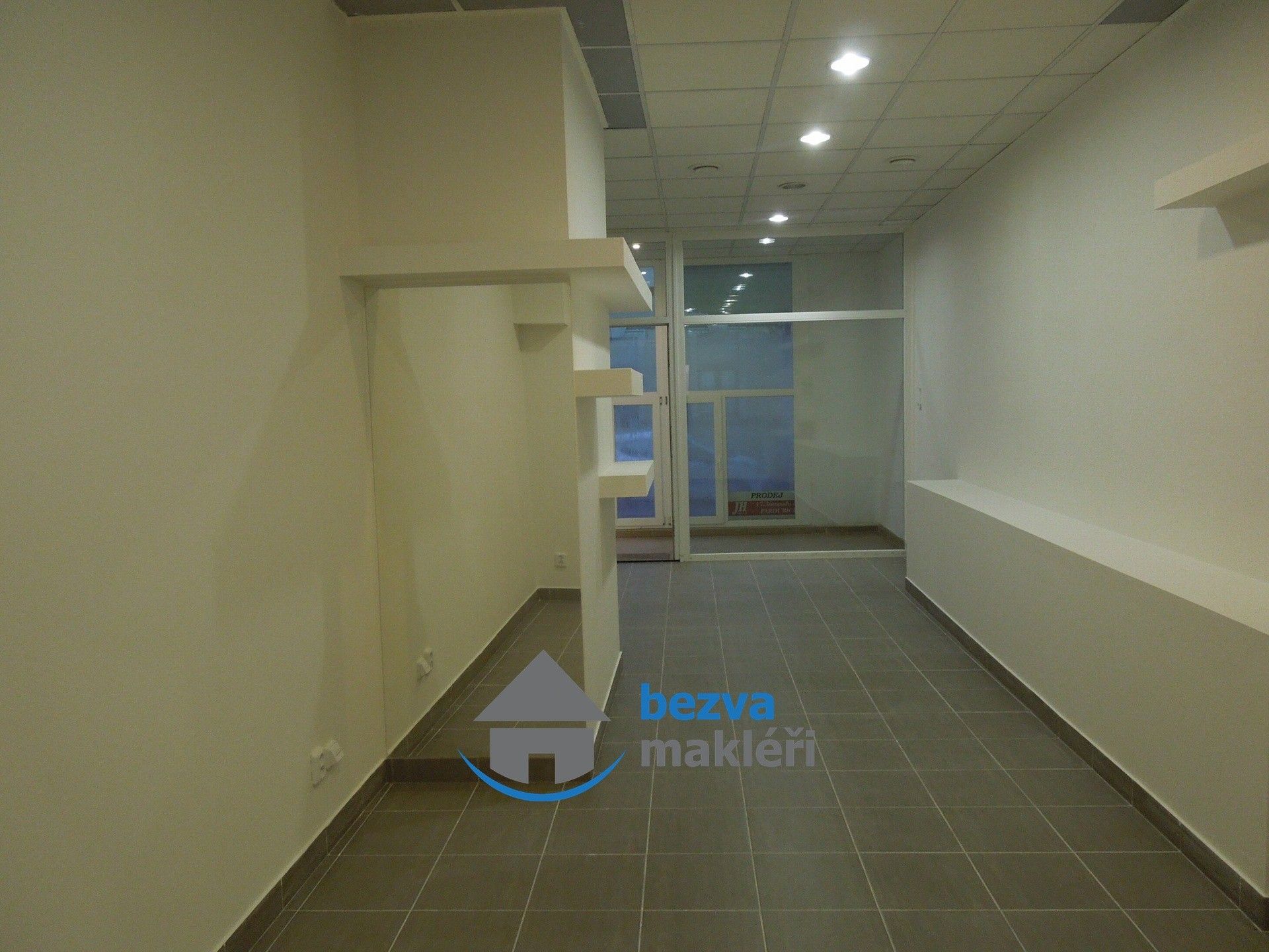 Pronájem komerčního prostoru 71 m² - foto 3