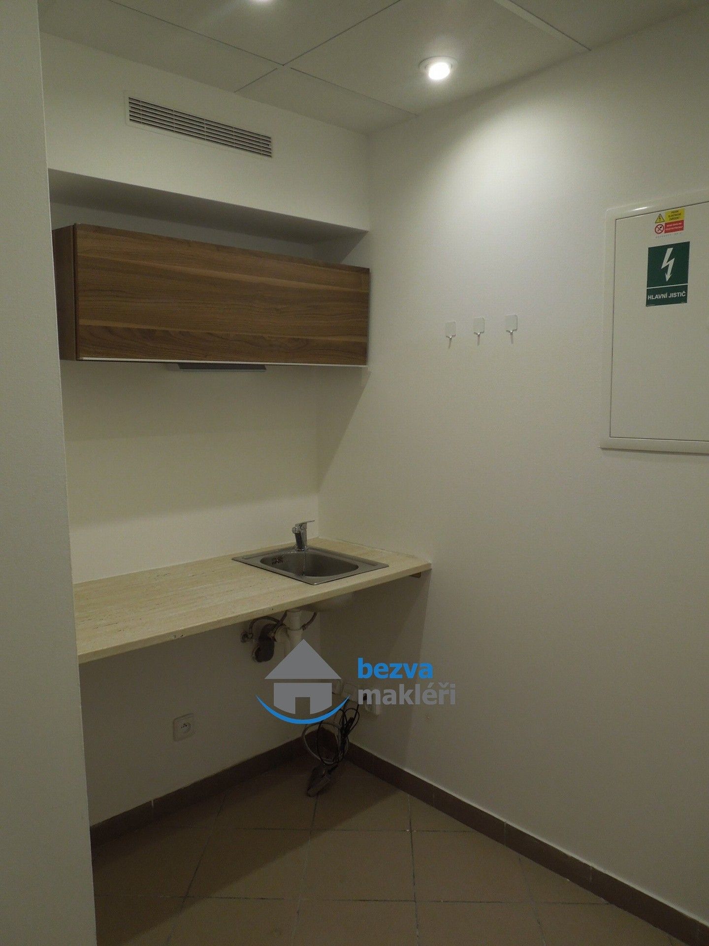 Pronájem komerčního prostoru 71 m² - foto 4