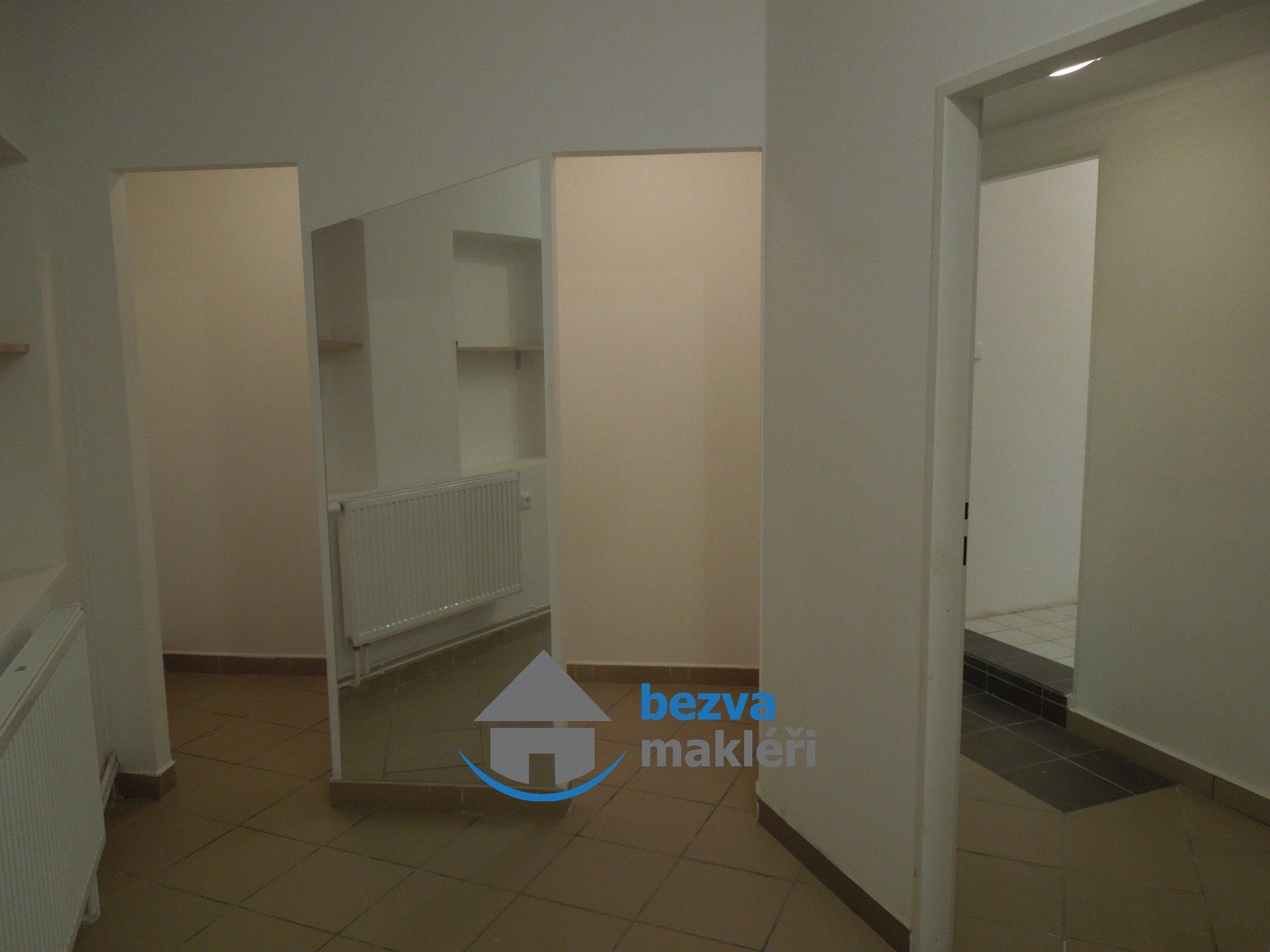 Pronájem komerčního prostoru 71 m² - foto 5