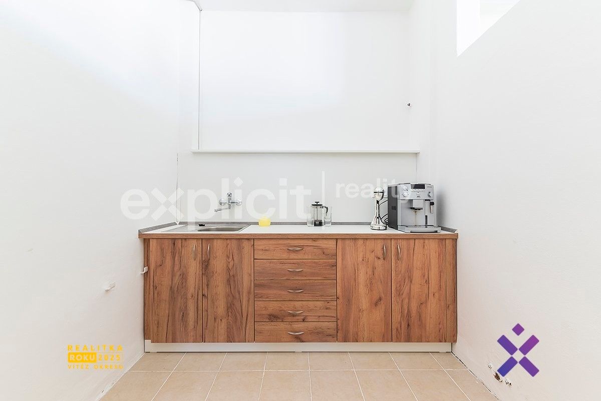 Pronájem komerčního prostoru 1162 m² - foto 9