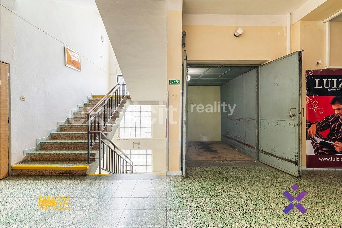 Pronájem komerčního prostoru 1162 m² - foto 20