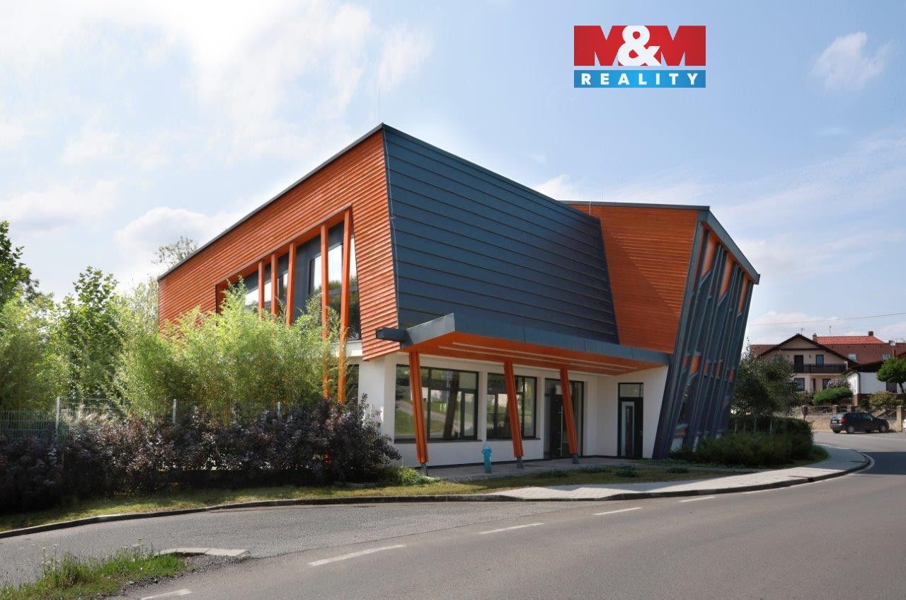 Prodej komerčního prostoru 1076 m² - foto 1