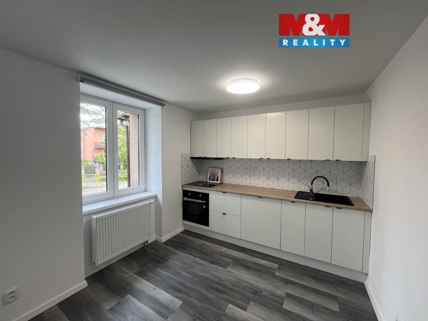 Pronájem bytu 1+kk 72 m² - foto 1